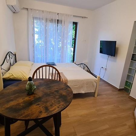 Mila Holiday Apartments โปเรช ภายนอก รูปภาพ