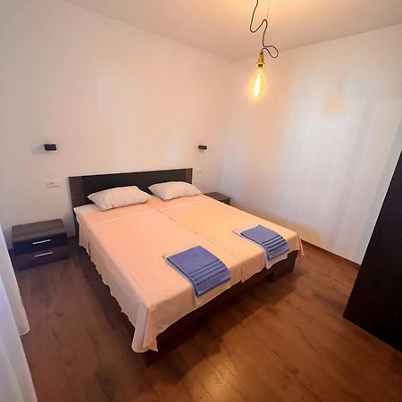 Mila Holiday Apartments โปเรช ภายนอก รูปภาพ