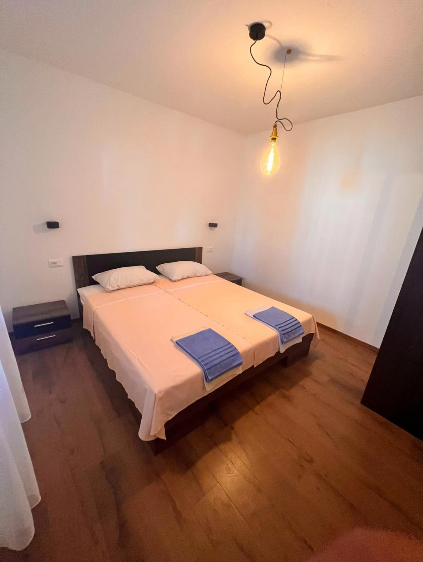 Mila Holiday Apartments โปเรช ภายนอก รูปภาพ