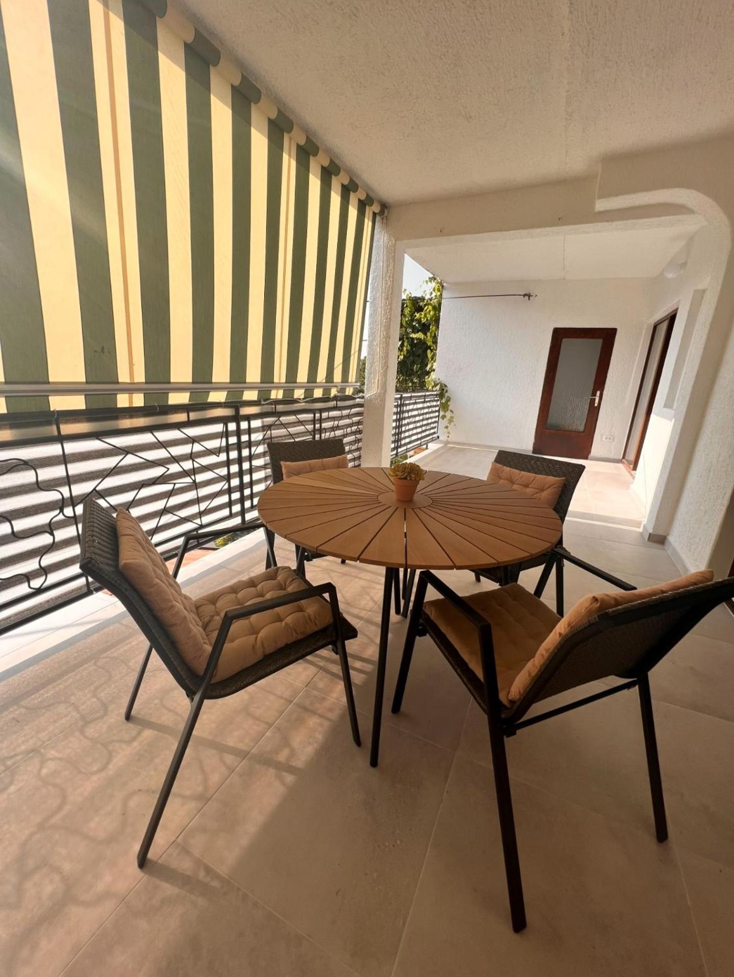 Mila Holiday Apartments โปเรช ภายนอก รูปภาพ